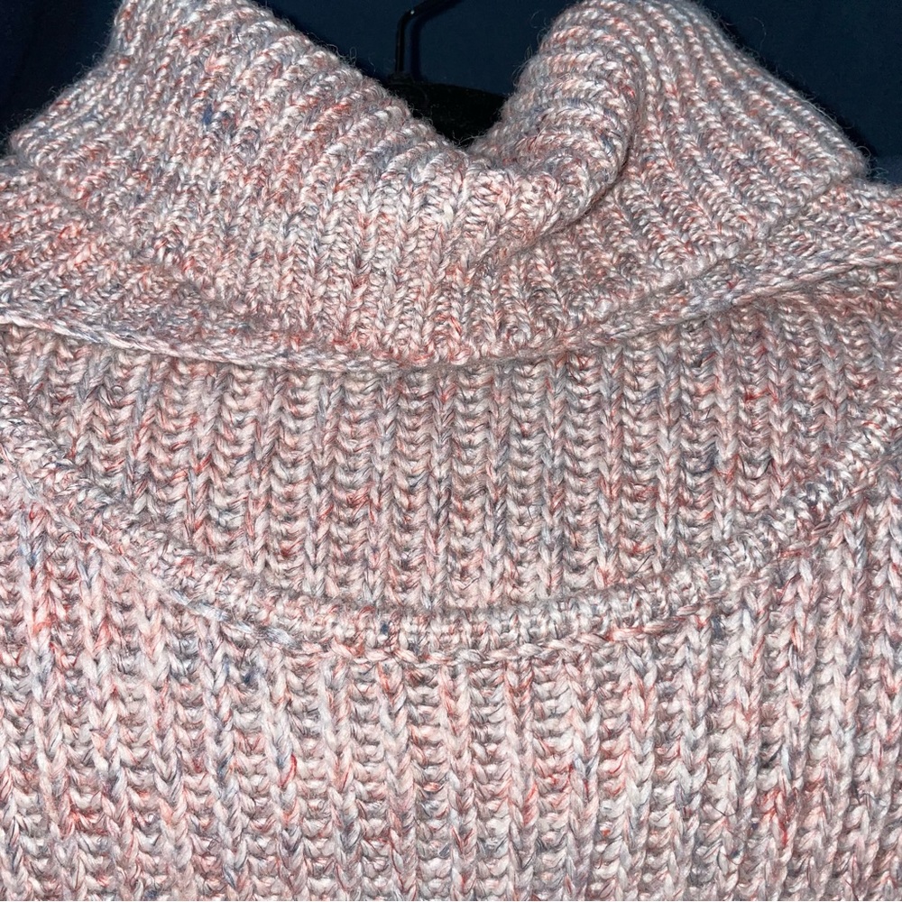 Guess open hole turtle neck